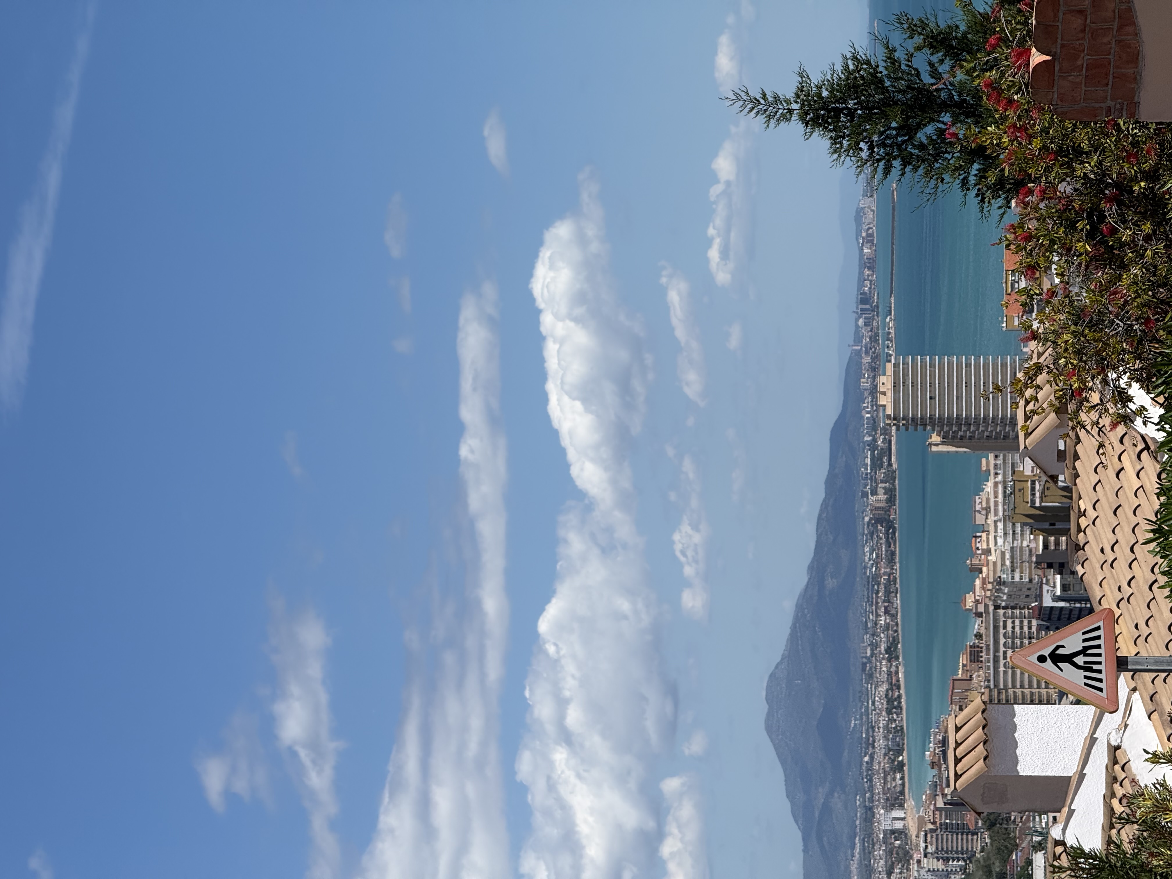 Panorámica de la bahía de Peñíscola con la Sierra de Irta al fondo